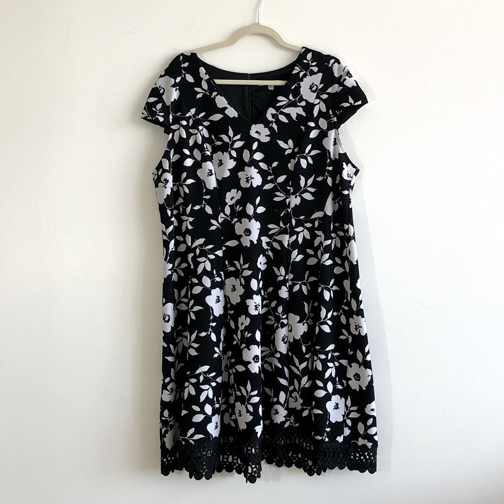 Sandra Darren Black and White Floral Midi Dress